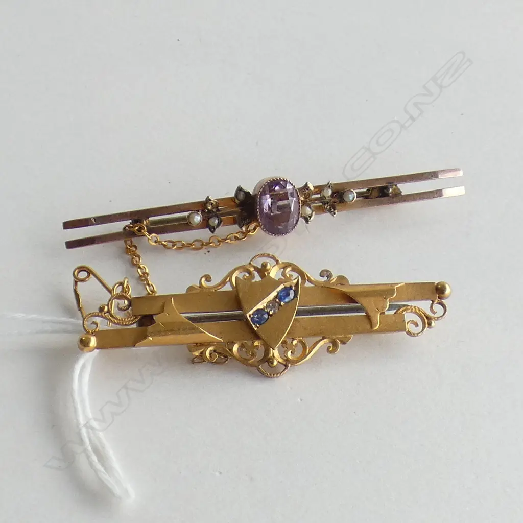 2 9CT BAR BROOCHES 7.5 GRAMS Image 1++