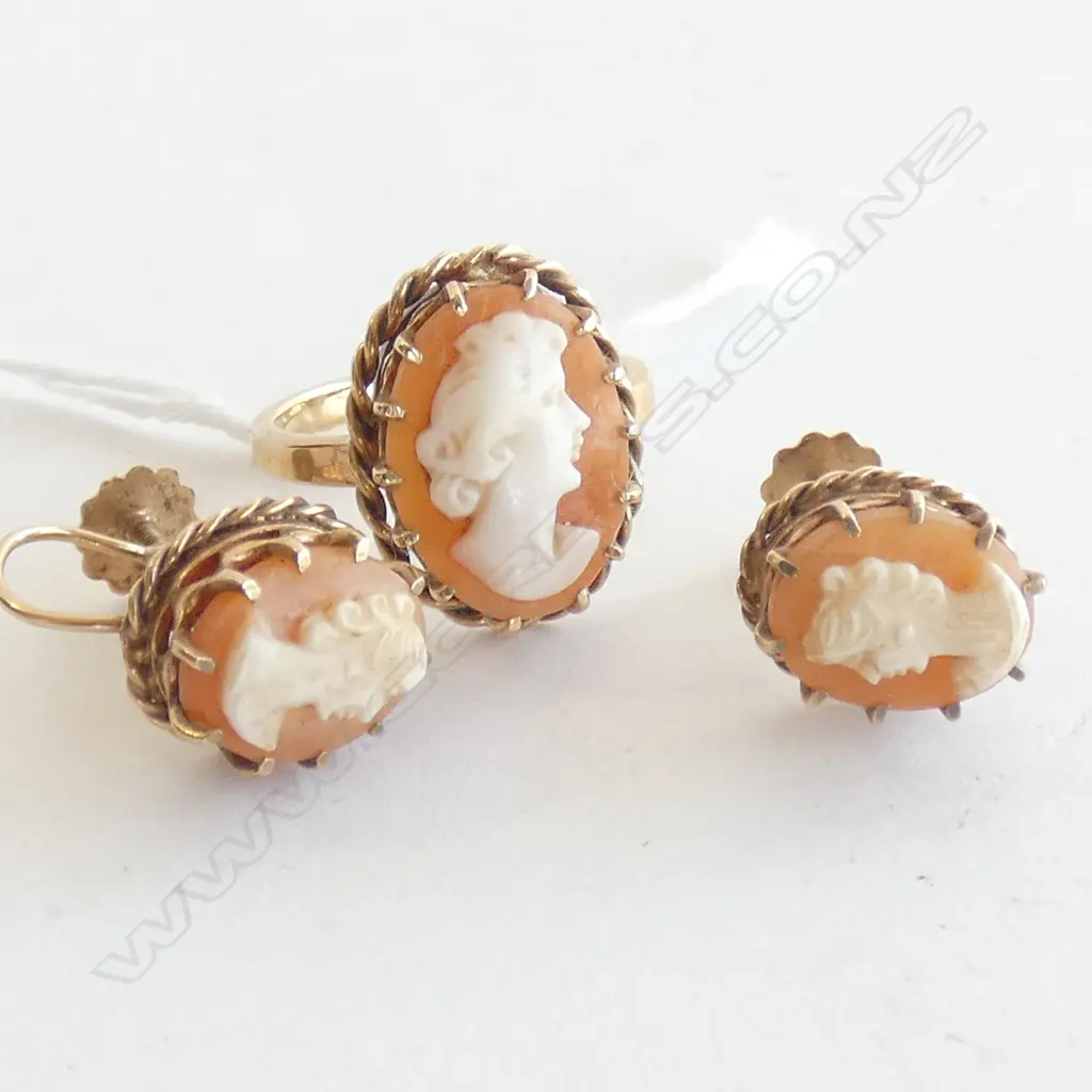 9ct GOLD & CAMEO RING & EARRING SET 6.2gms TOTAL screw fittings Image 1++