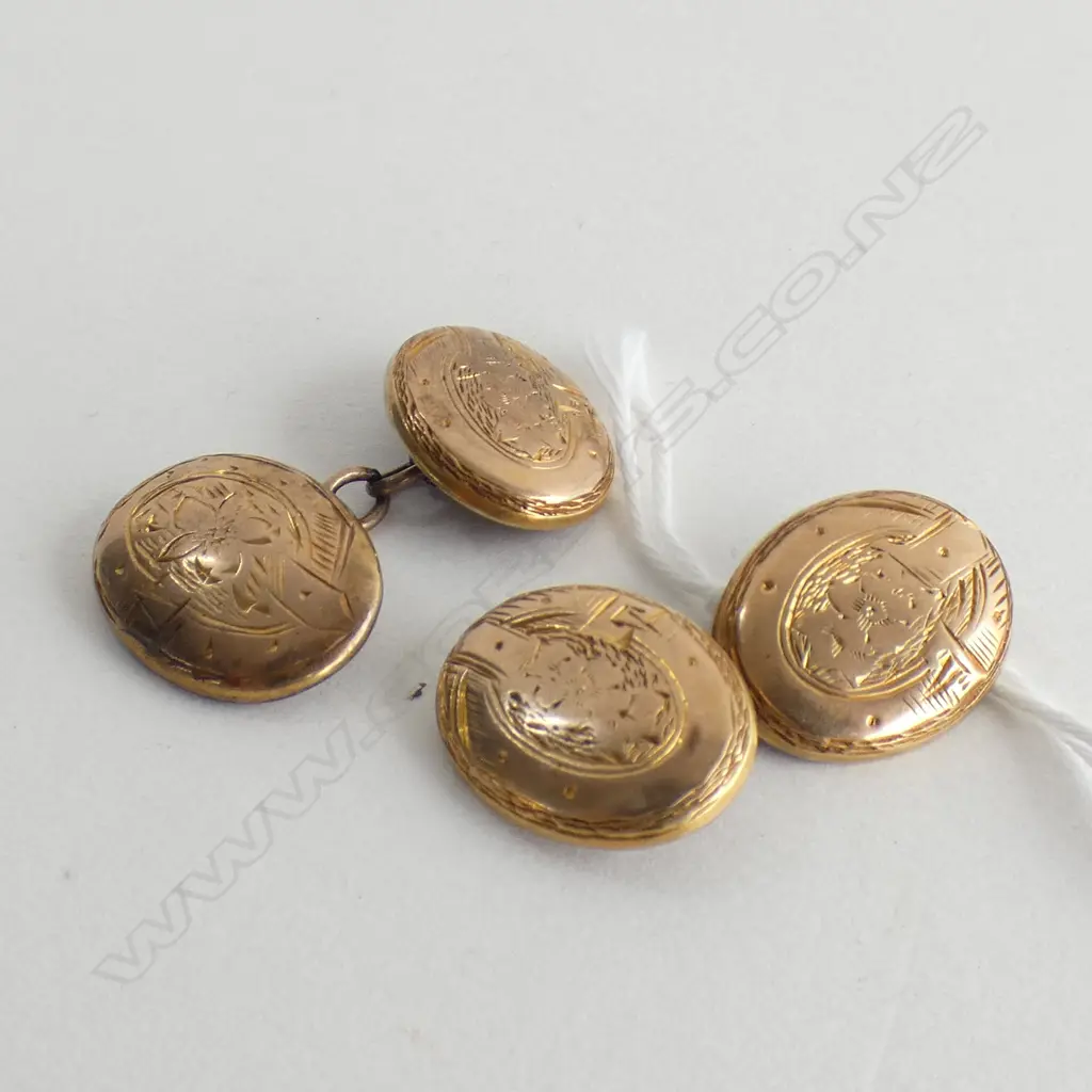 A pair of c1900 9ct yellow gold cufflinks, Image 1++
