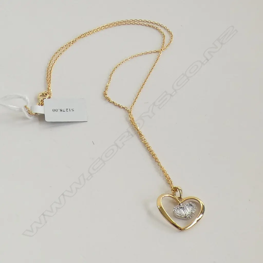 18CT GOLD AND DIAMOND PENDANT SILVER GILT CHAIN Image 1++
