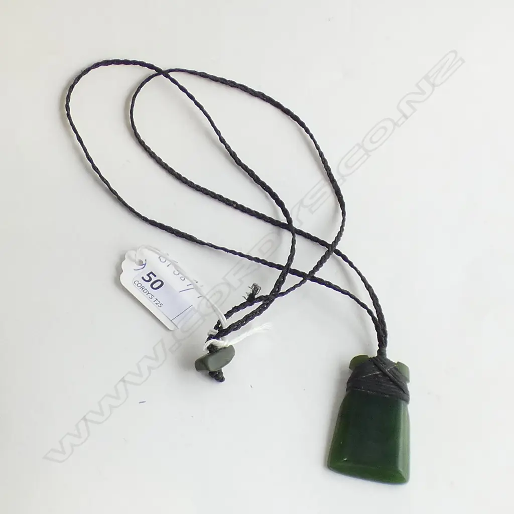 GREEN STONE PENDANT Image 1++