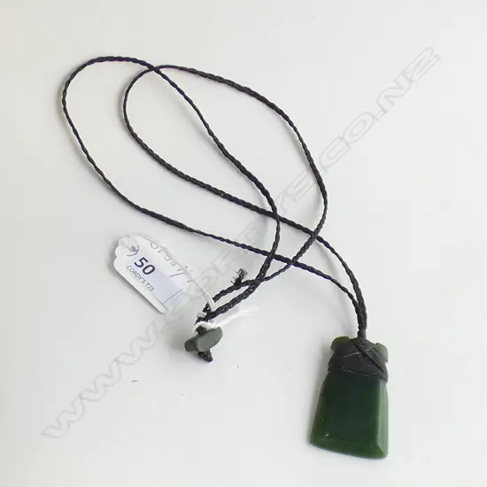 GREEN STONE PENDANT