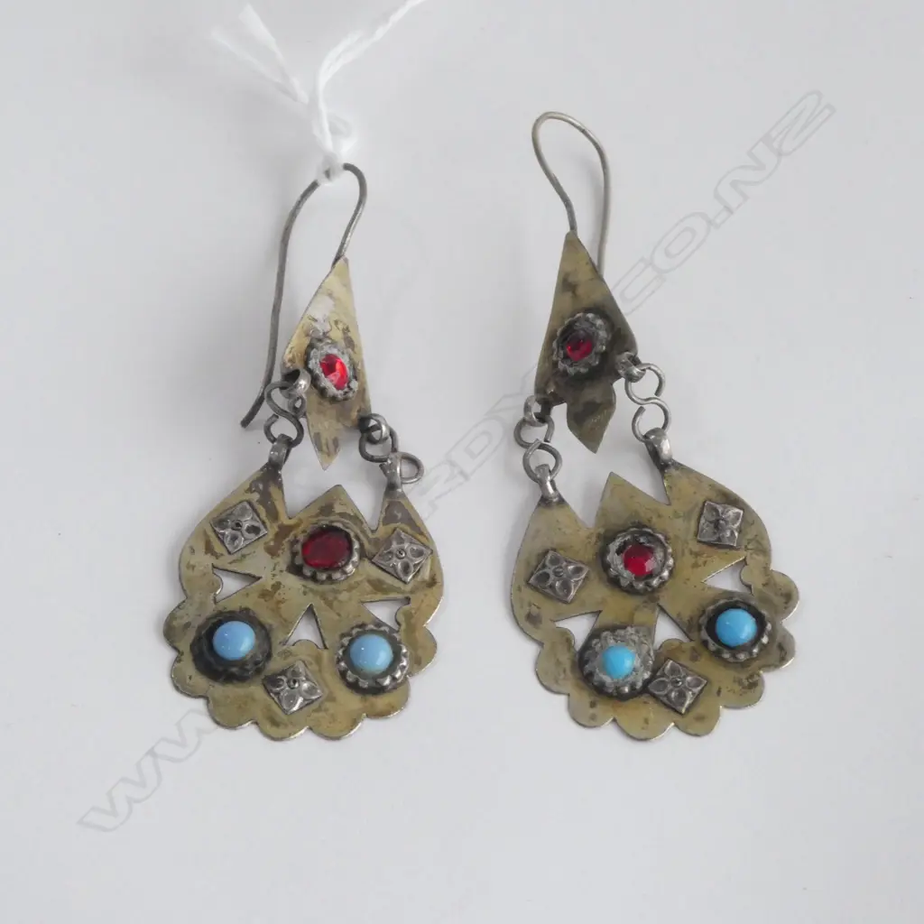 PAIR SILVER ETHNIC EARRINGS Image 1++
