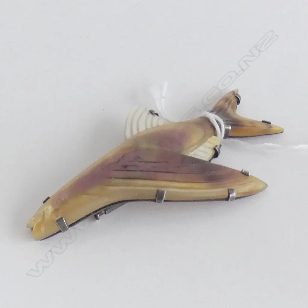 SILVER FRAMED MOTHER-OF-PEARL FLYING FISH BROOCH L.85mm Image 1++