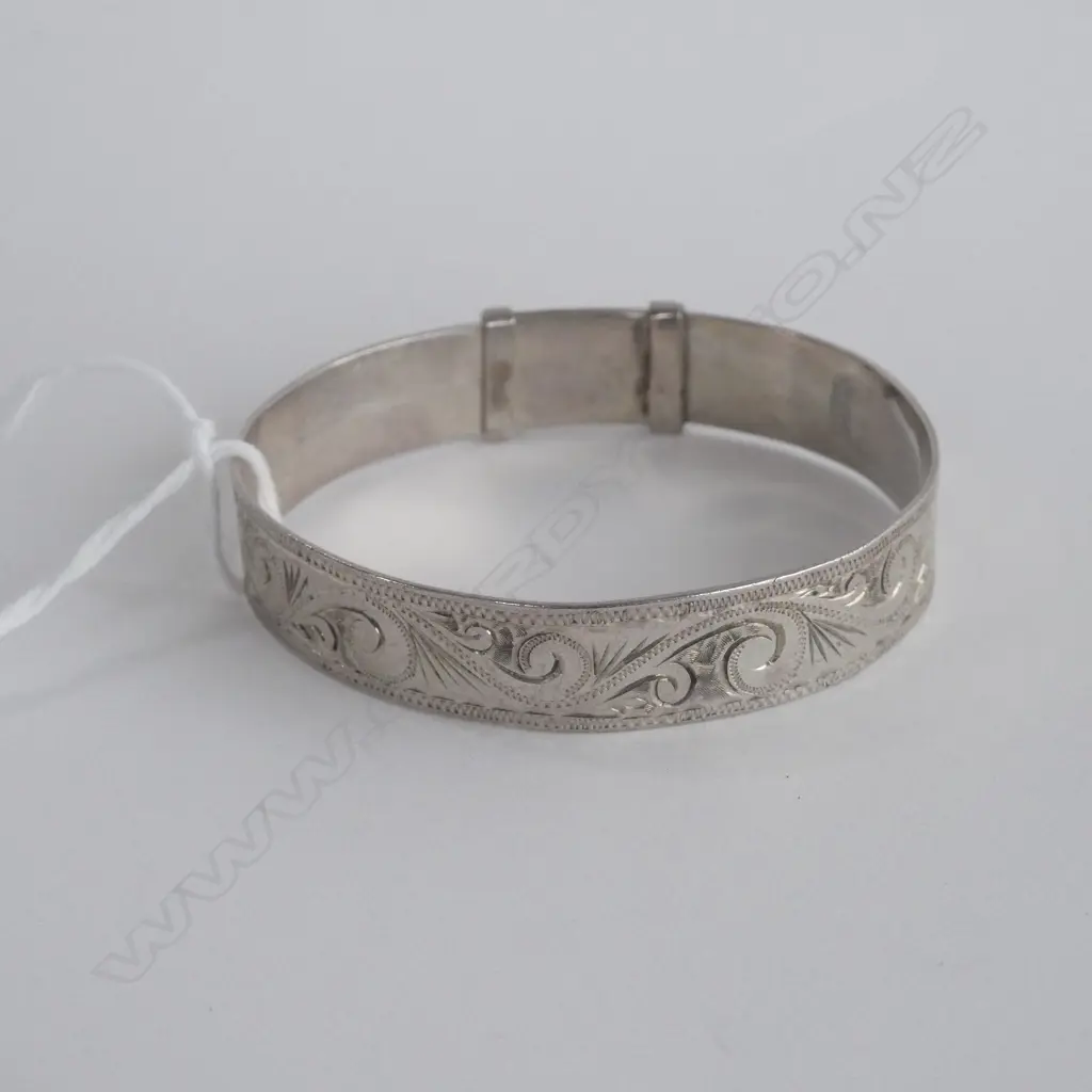 CHILD'S SILVER BRACELET Image 1++