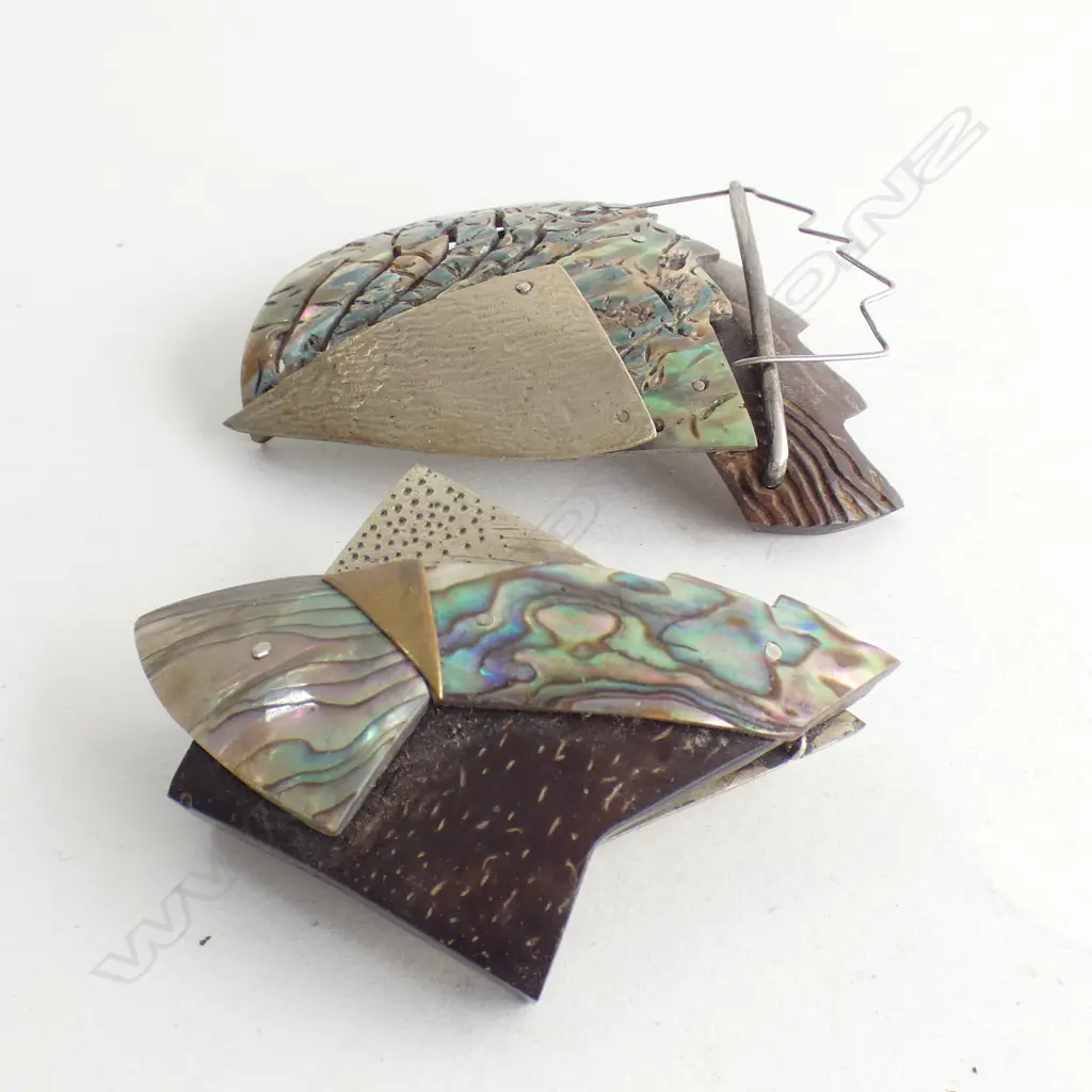 (U) 2 CONTEMPORARY BROOCHES BY JEWELLER KIM BRICE IN SILVER/PAUA/COCONUT Image 1++