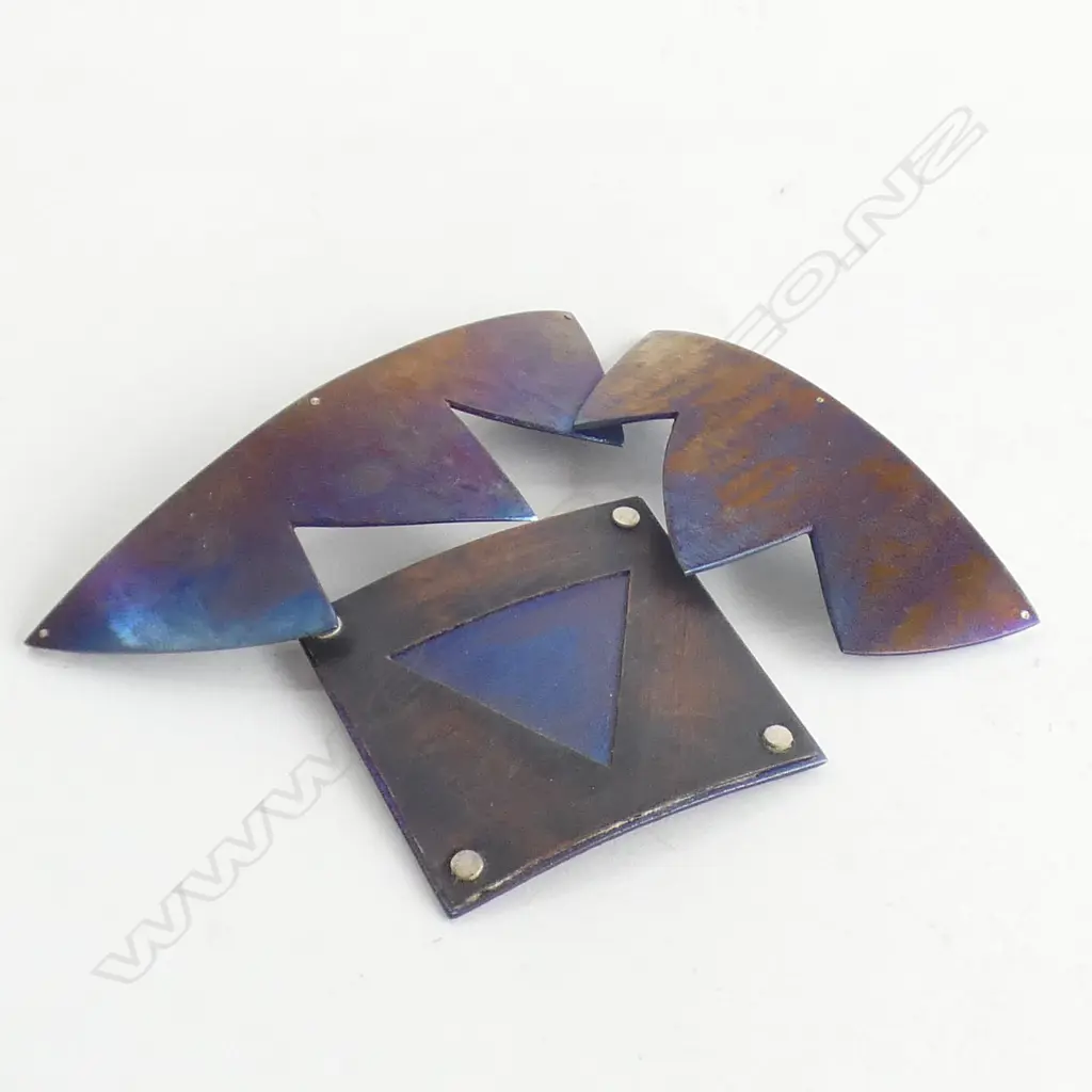 (Q) 3 CONTEMPORARY SILVER & TITANIUM BROOCHES BY JEWELLER KIM BRICE (titanium from jet plane motor) Image 1++