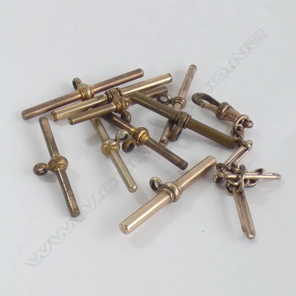 9 X ANTIQUE GOLD PLATE T-BAR FOB CHAIN FITTINGS & SHORT CHAIN W CLIP Image 1++