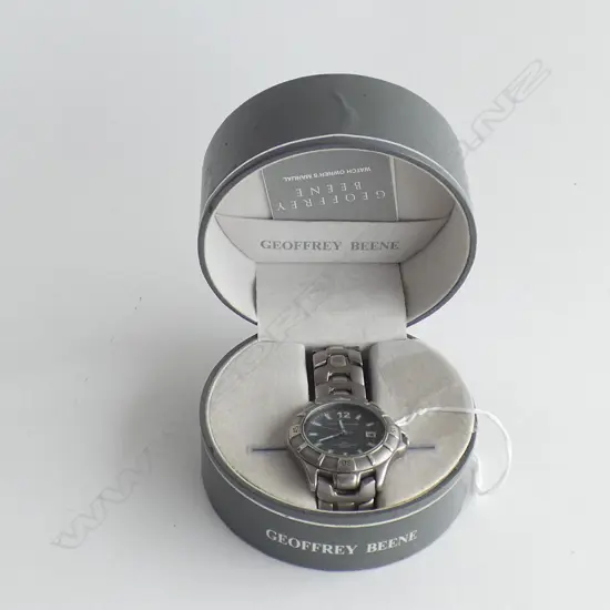 GENT'S GEOFFREY BEENE WRIST WATCH IN BOX