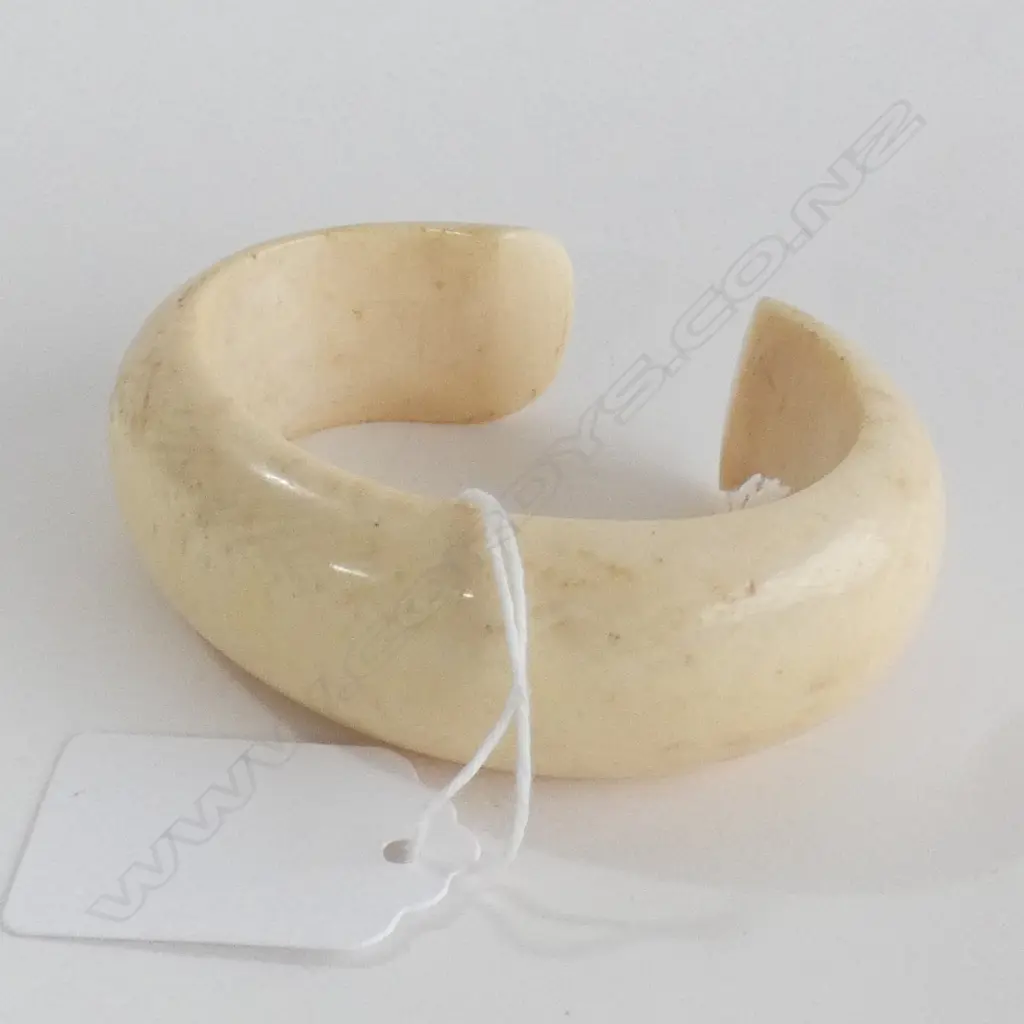THICK IVORY CUFF BRACELET, INSIDE DIA. 65mm, W. 25mm Image 1++