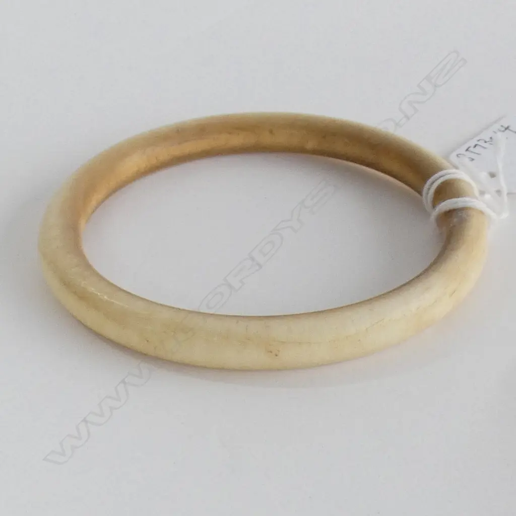 OLD THIN IVORY BANGLE, INSIDE DIA. 60mm, W. 7mm Image 1++