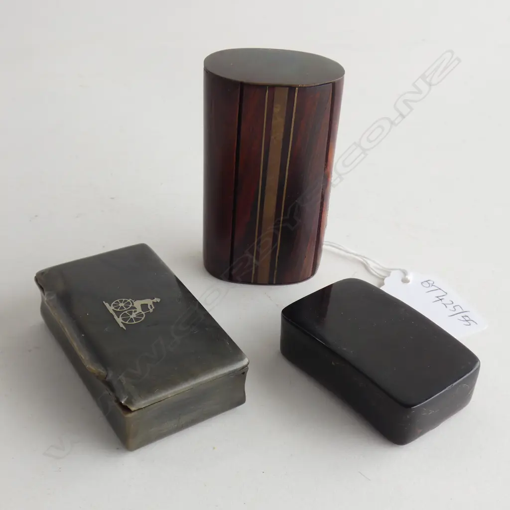 3 ANTIQUE SNUFF BOXES, 1 w. GOLD INLAY  Image 1++