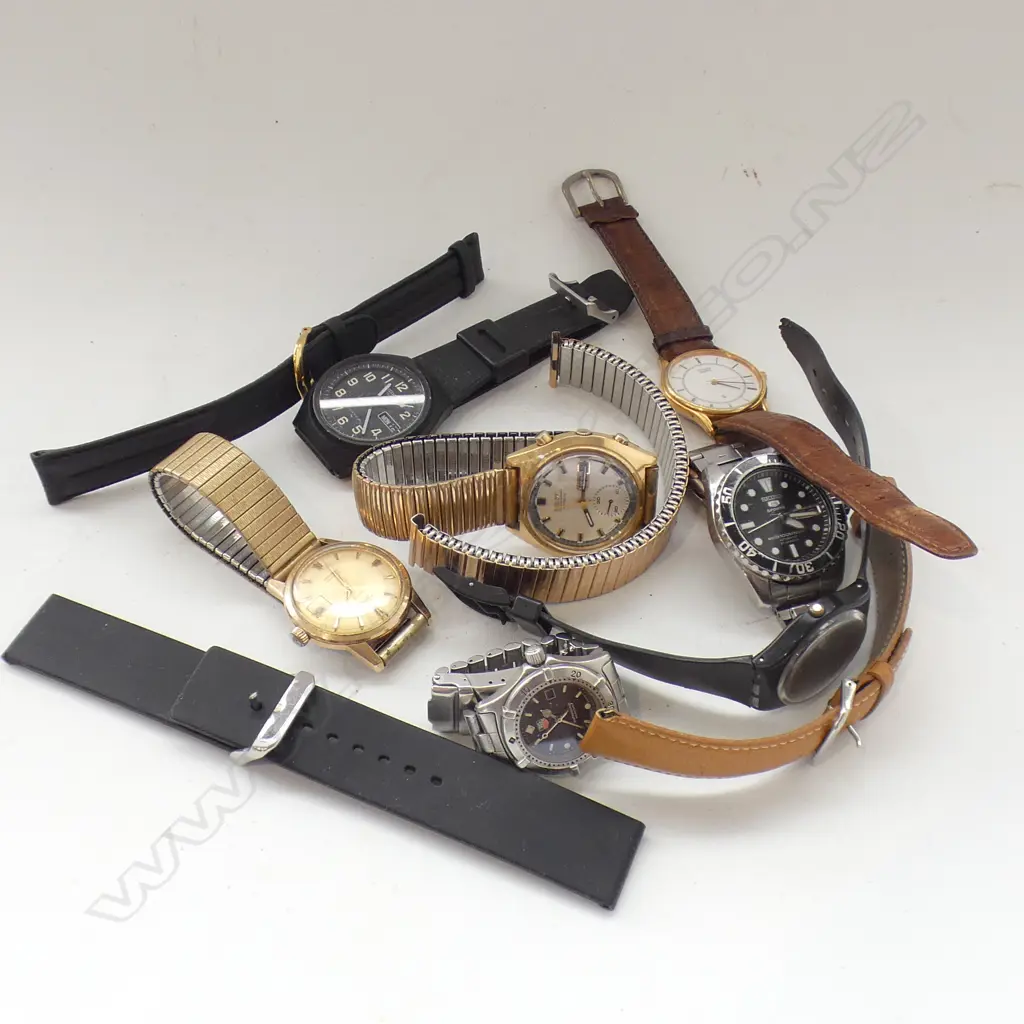 BAG ASST. WATCHES MOSTLY ELECTRIC + STRAPS Image 1++