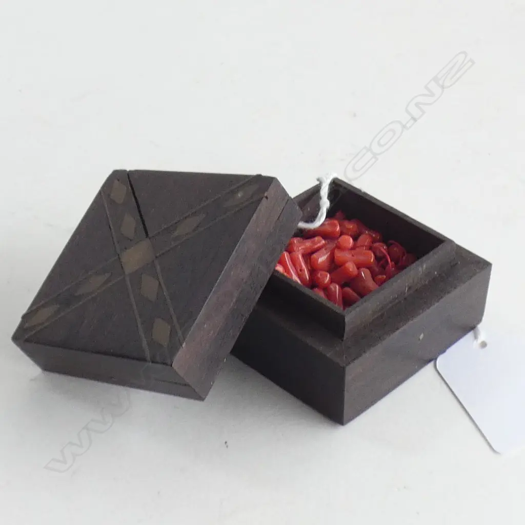 SM WOODEN BOX RED CORAL BEADS  Image 1++