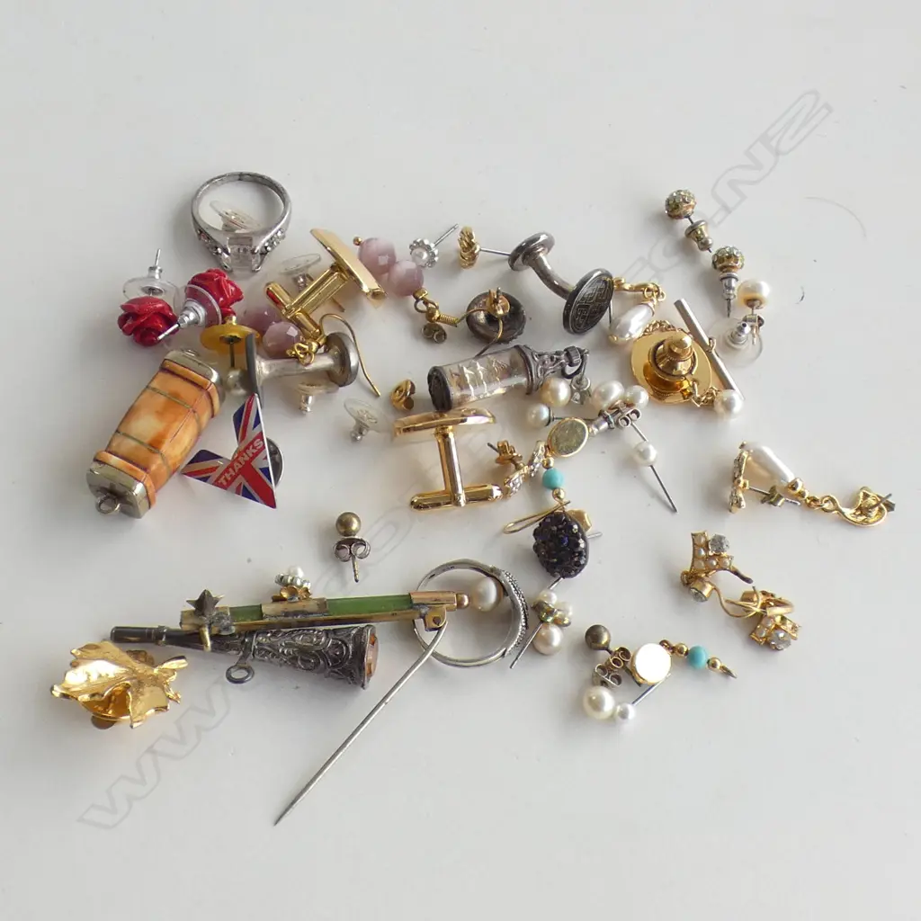 ASST. COSTUME JEWELLERY Image 1++
