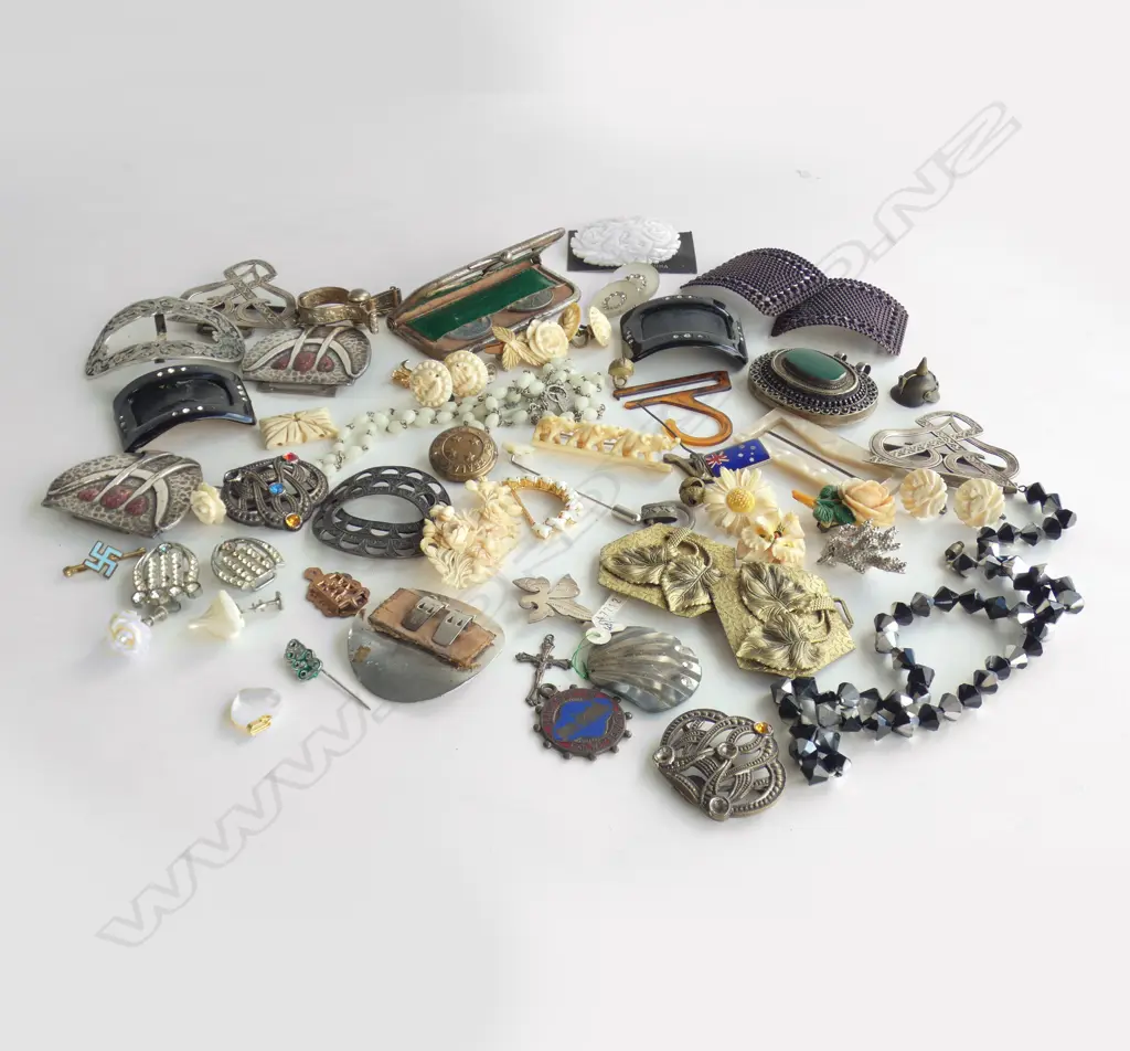 ASST. COSTUME JEWELLERY INCL. BUCKLES ETC Image 1++