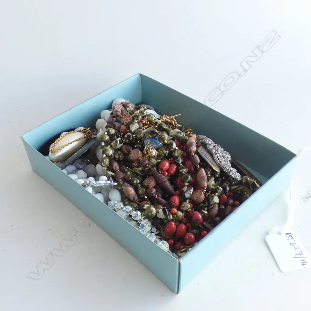 BAG ASST. COSTUME BEADS NECKLACES, HAT PINS ETC Image 1++