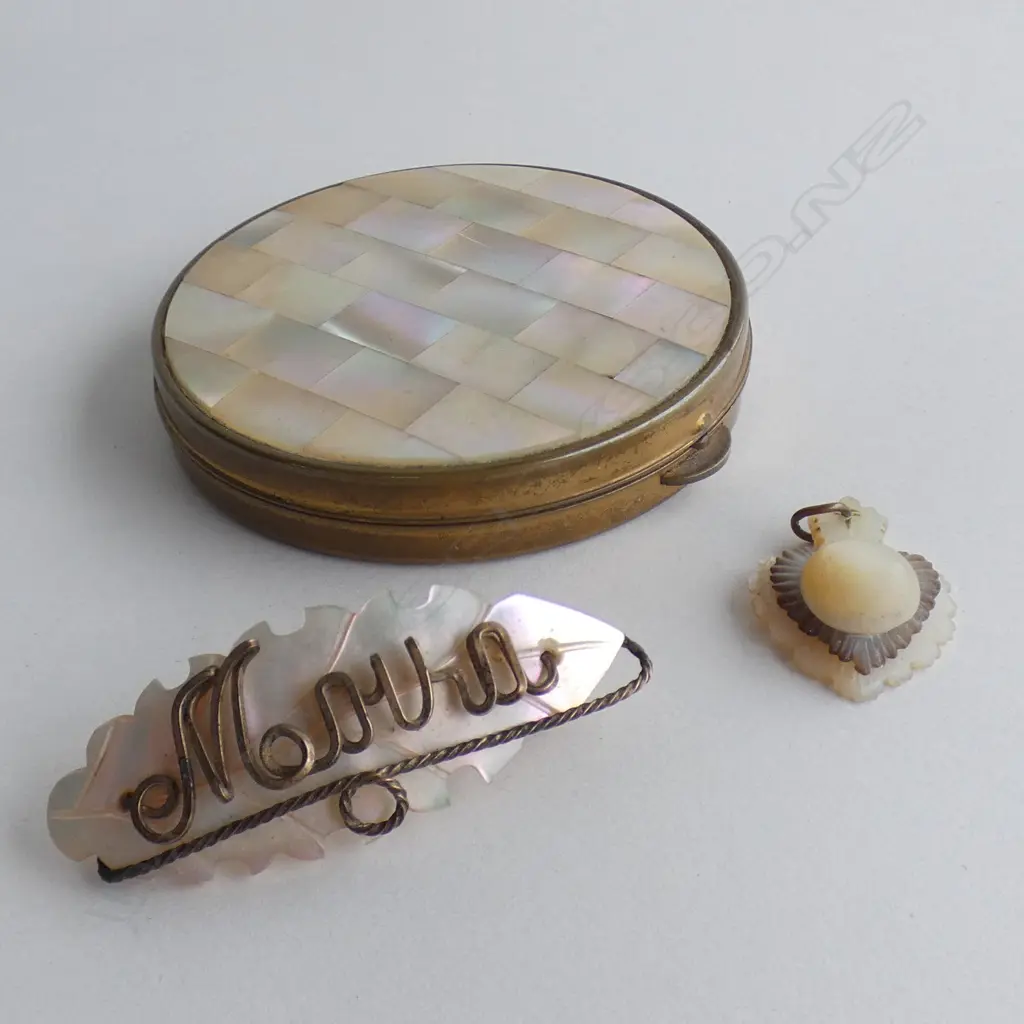 MOTHER-OF-PEARL HEART PENDANT + 'MOVA' BROOCH + COMPACT Image 1++