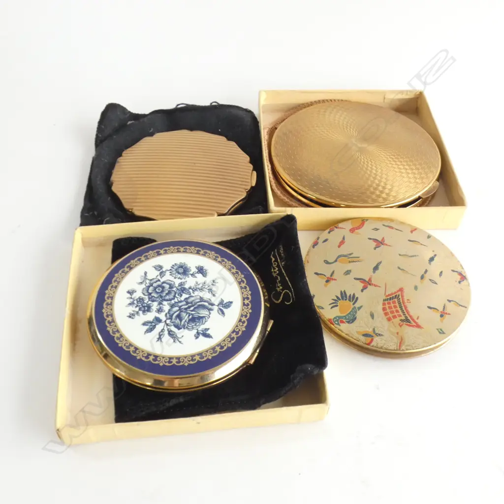 4 VINTAGE MAKE UP COMPACTS; LG KIGU (DIA 95MM) W BOX, 2 STRATTON + ONE OTHER ... Image 1++