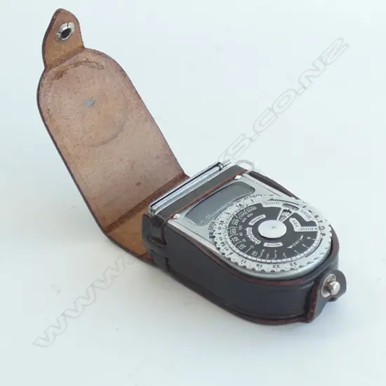 SEKONIC LEADER L-VI PHOTOGRAPHIC EXPOSURE METER in LEATHER CASE, w INTRUCTION MANUAL 