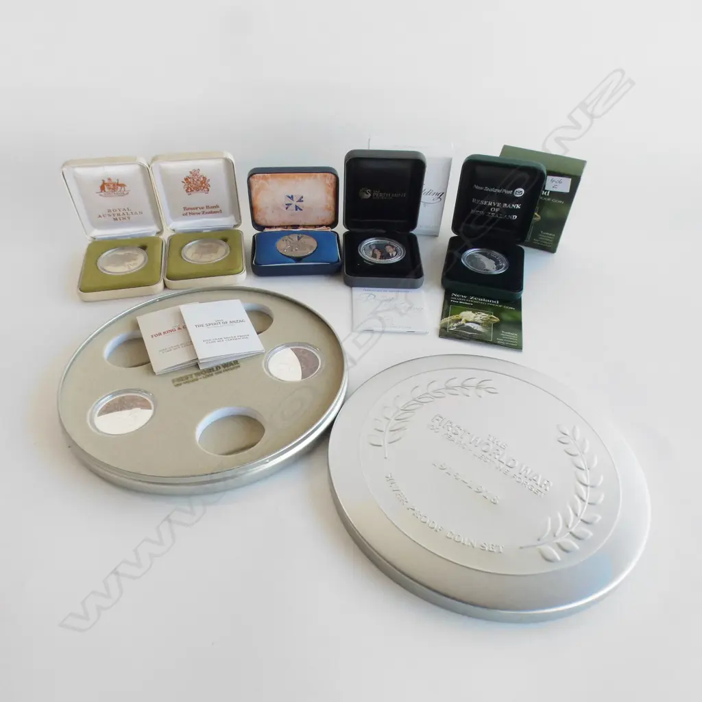 6 mainly NZ PROOF COINS. 2007 $5 TUATARA. NZ & AUS PR 1990 $5. 2011 R/WEDDING. 2 X WWI 150th ANNIV ETC Image 1++