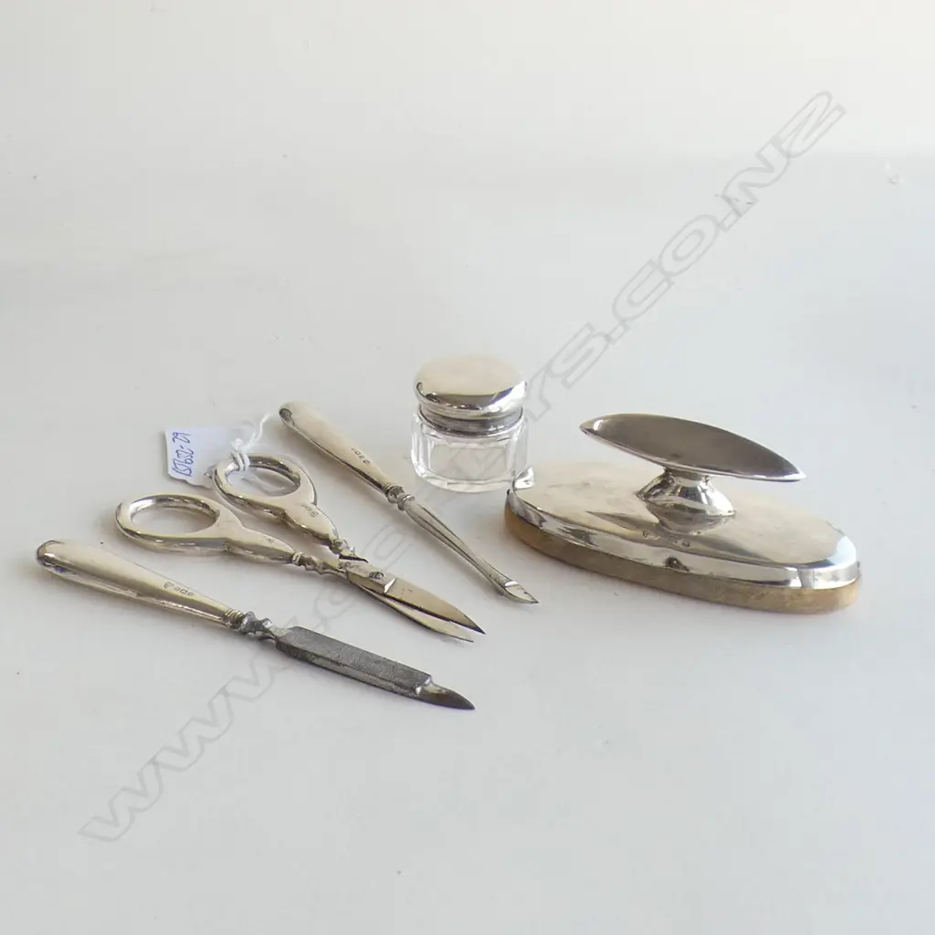 5 PCE SILVER VANITY SET BOXED BIRMINGHAM 1920 Image 1++