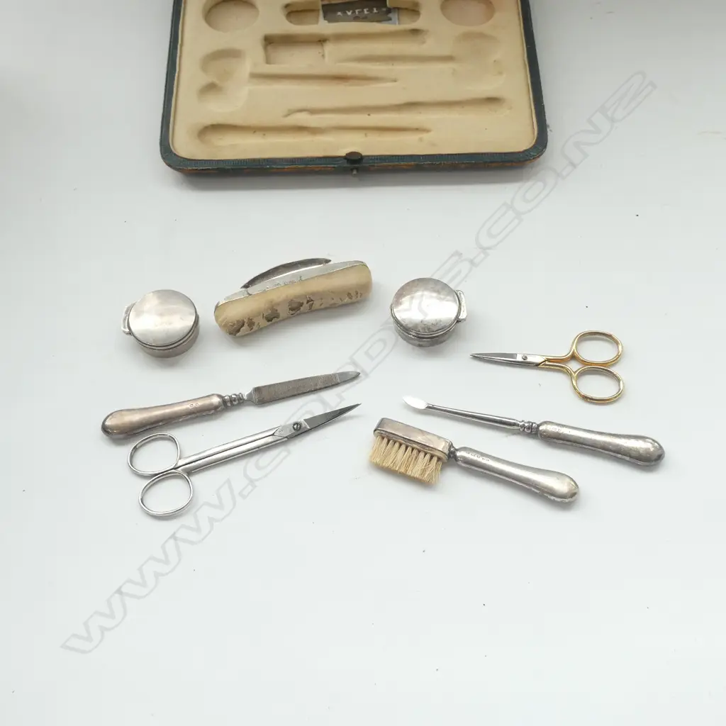 BOXED MANICURE SOME STERLING FITTINGS Image 1++