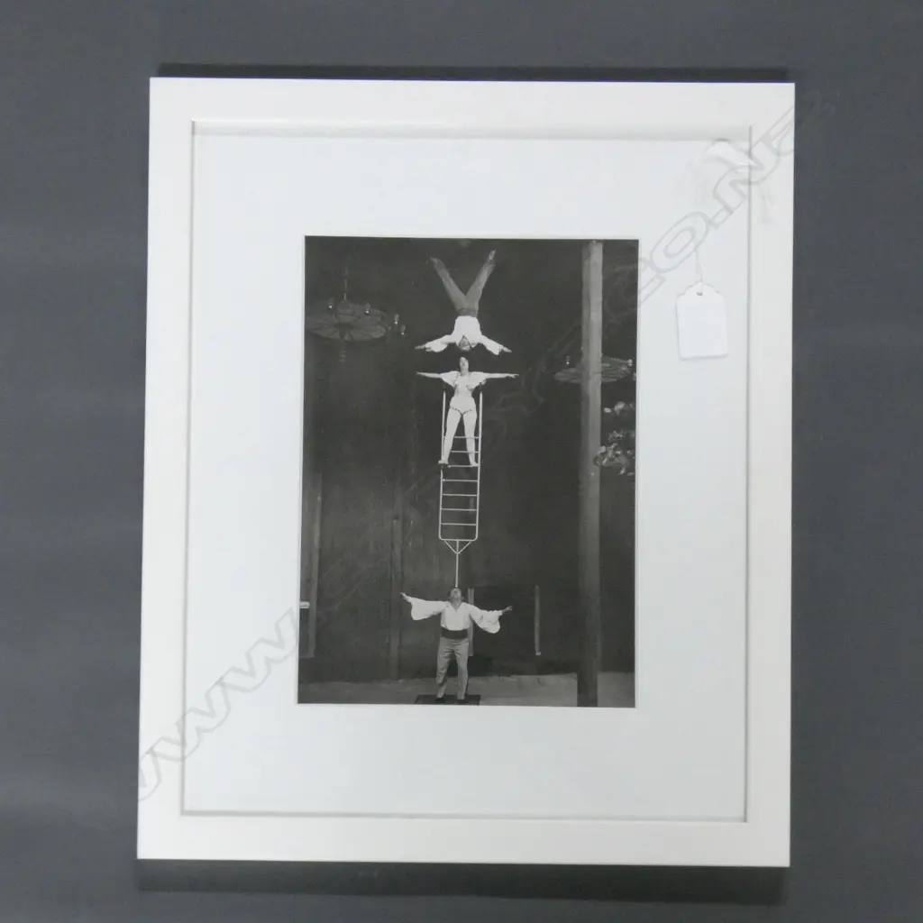 EARLY/MID 20thC B&W PHOTO ACROBATS BALANCING 230x165mm. European Image 1++