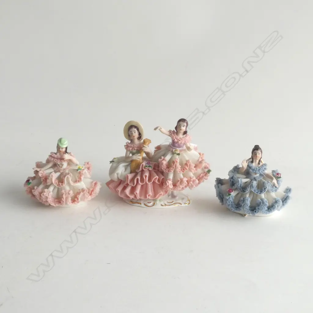3 MINIATURE DRESDEN FIGURINES H.90mm Image 1++