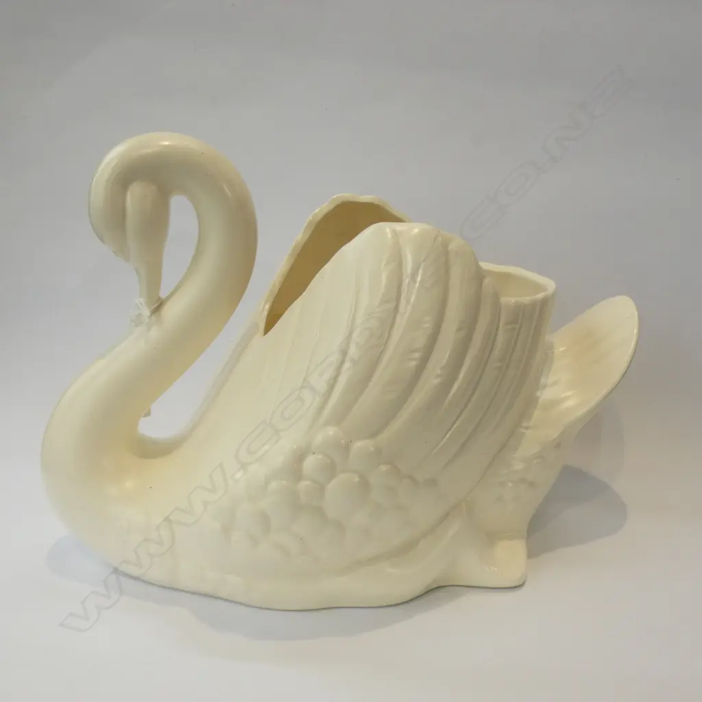 LARGE WHITE CROWN LYNN SWAN #170 L.300mm AF Image 1++