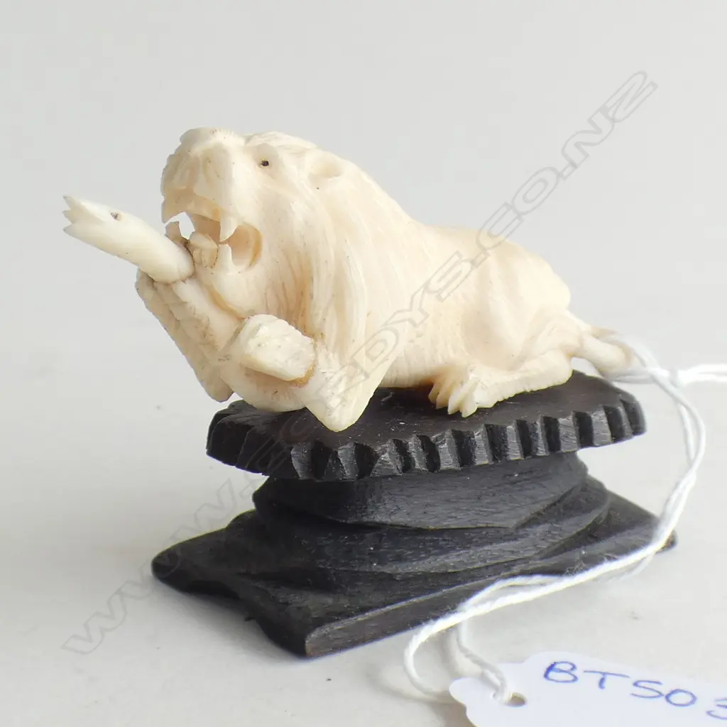 IVORY CARVED LION WITH CAPTURED SNAKE L 80MM Image 1++