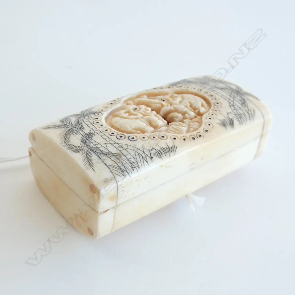 BONE CARVED SNUFF  BOX WITH ELEPHANTS L 70 MM Image 1++