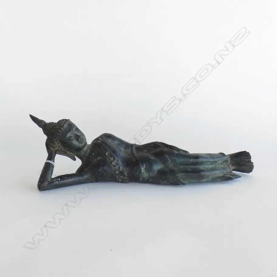 OLD ORIENTAL BRONZE RECLINING BUDDHA L.420mm Image 1++