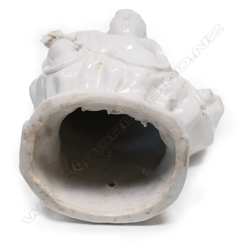 A Chinese blanc de chine porcelain figure of Kuanyin, Image 1++