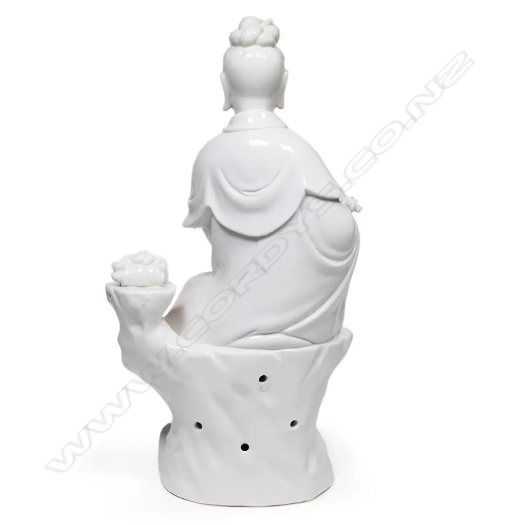 A Chinese blanc de chine porcelain figure of Kuanyin, Image 1++