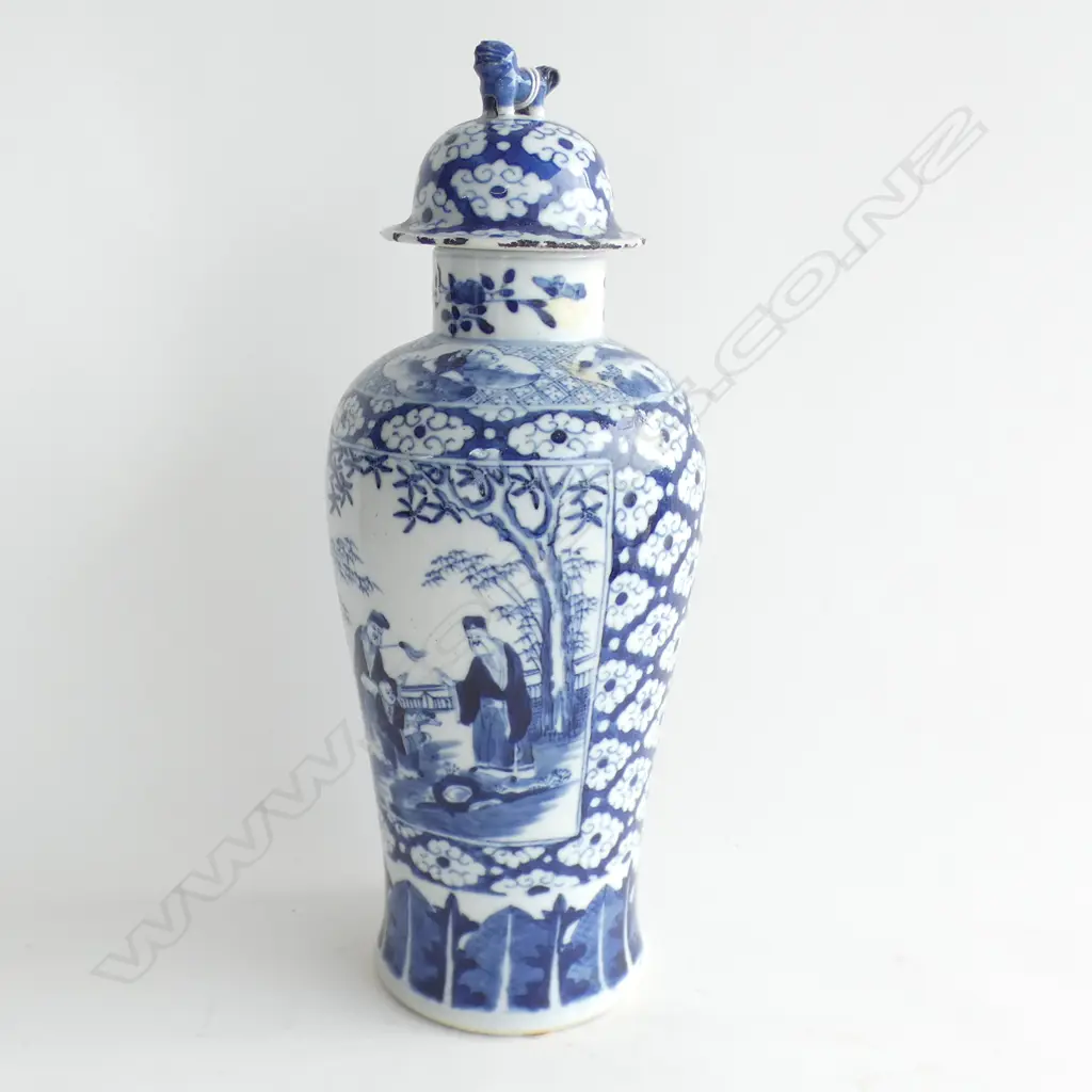 B/W CHINESE LIDDED GINGER JAR H.325mm AF RIM BROKEN... Image 1++
