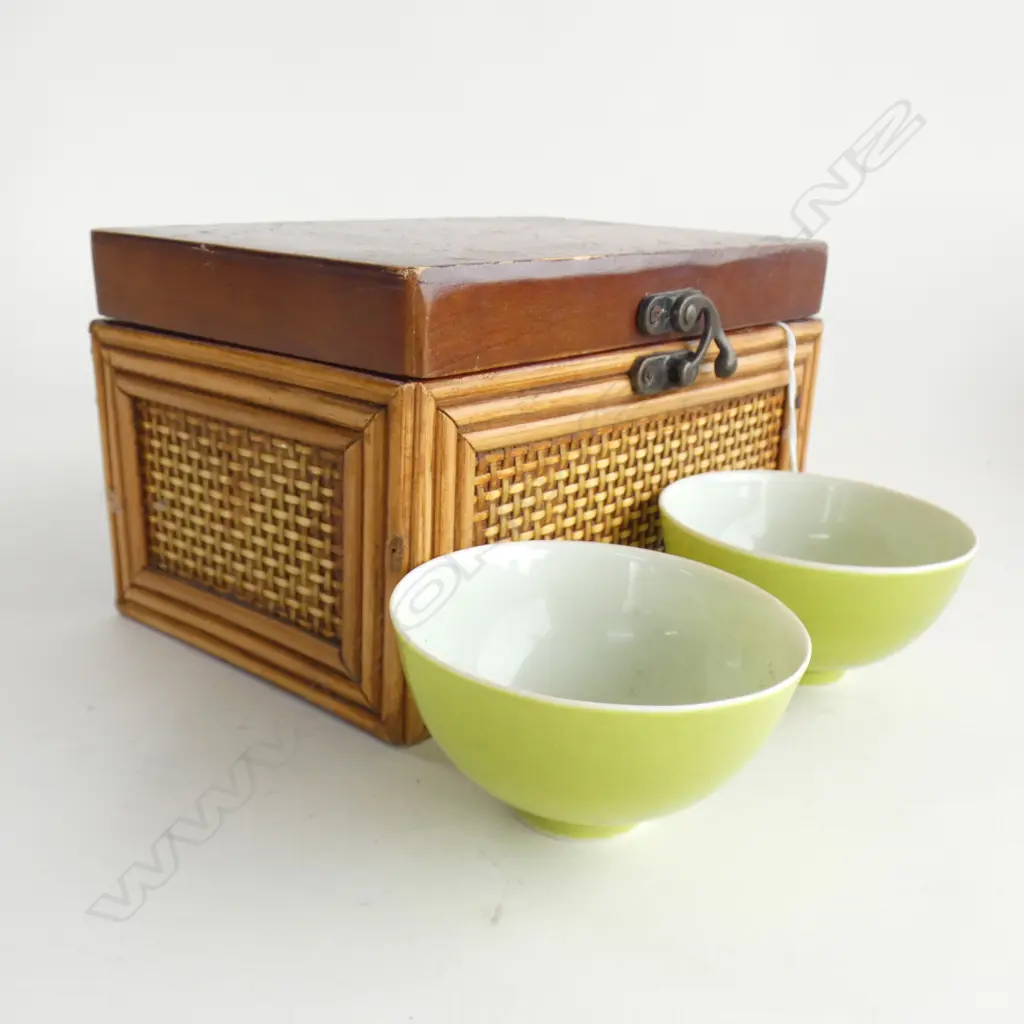 2 GREEN CUPS (DIA 83MM) (DAMING CUZUG HUA MARK) WITH WOODEN BOX  Image 1++