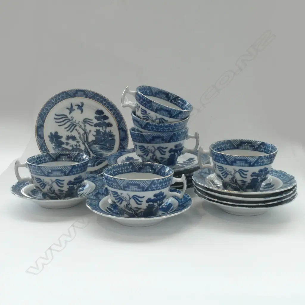 18PC ORIENTAL BLUE & WHITE WILLOW PATTERN TRIOS Image 1++
