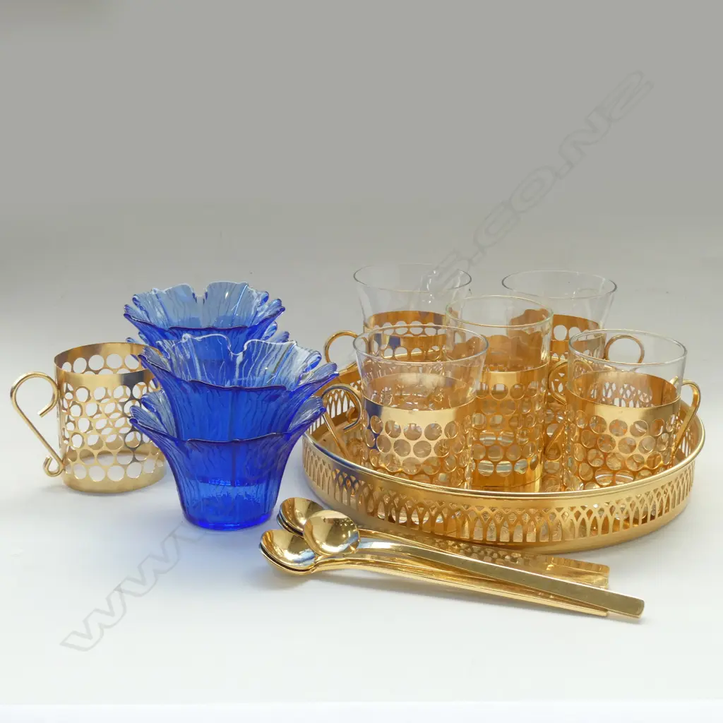 GOLD TRAY WITH 6 GOLD CUP HOLDERS WITH GLASS INNERS (1 MISSING) + 6 GOLD PARFAIT SPOONS  + 4 BLUE BOWLS  Image 1++