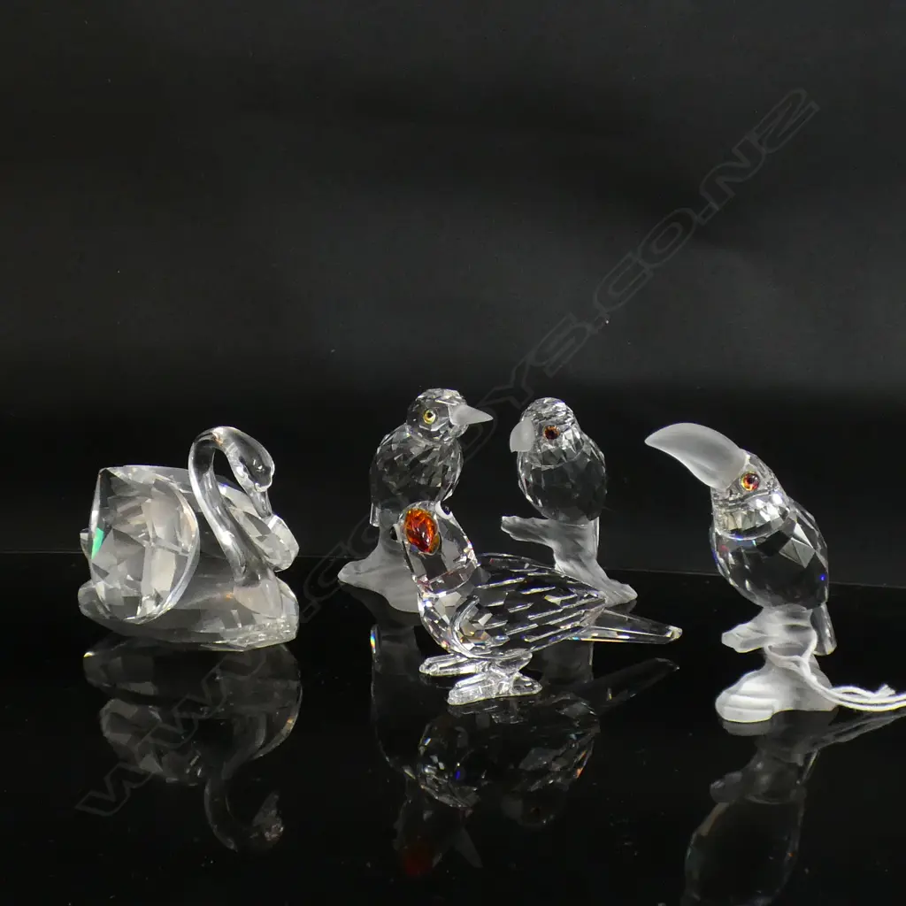 5 SWAROVSKI CRYSTAL BIRDS; KINGFISHER (H55MM) TOUCAN, SWAN & 2 ASST PARROTS PARROT. EACH IN ORIGINAL BOX Image 1++