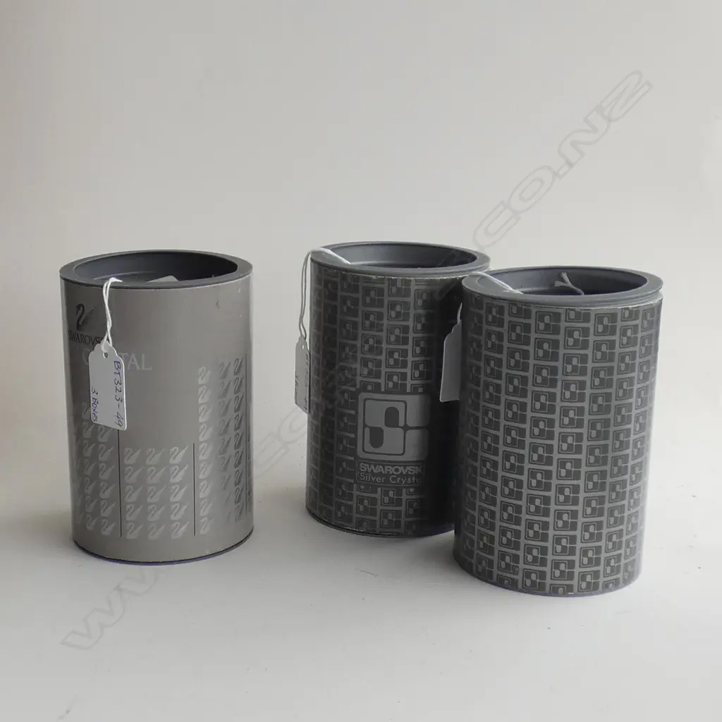 3 SWAROVSKI CRYSTAL; ORNAMENTAL SCENT BOTTLE (H65MM) MINI VASE (H70MM) & GOLD LEAF PINEAPPLE (H60MM) EA IN ORIGINAL BOX Image 1++