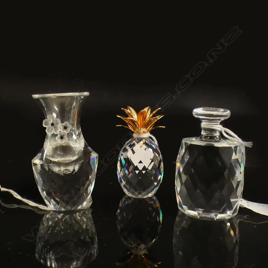 3 SWAROVSKI CRYSTAL; ORNAMENTAL SCENT BOTTLE (H65MM) MINI VASE (H70MM) & GOLD LEAF PINEAPPLE (H60MM) EA IN ORIGINAL BOX Image 1++