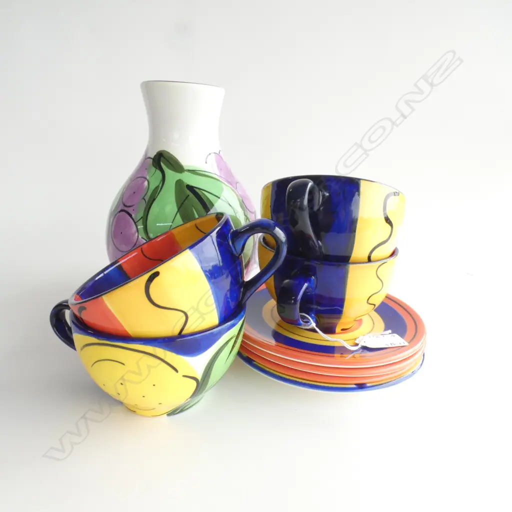 NZ PETRA CERAMIC; 4 LG CUPS & SAUCERS + HOTEL DU VIN VASE  H.230MM Image 1++