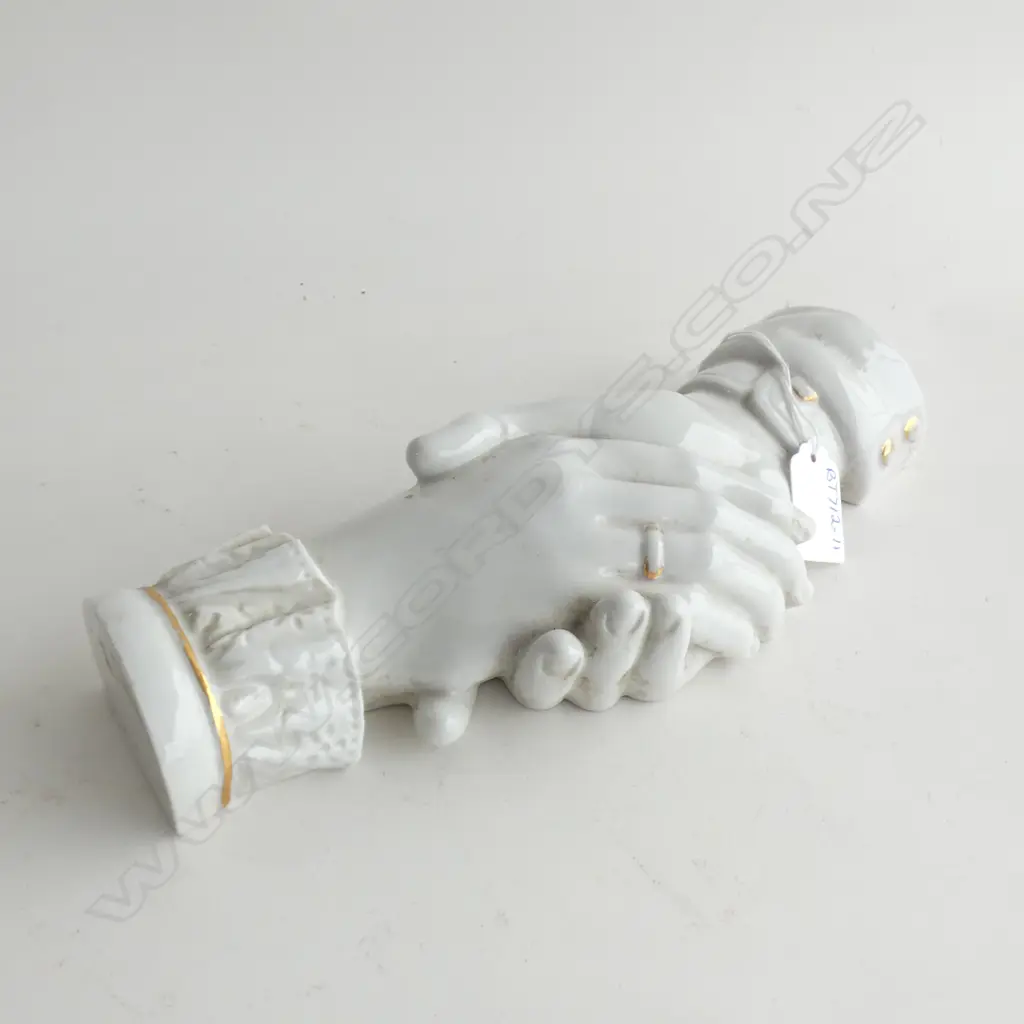 VICTORIAN PORCELAIN CLASPED HANDS WALL PIECE L.260mm Image 1++