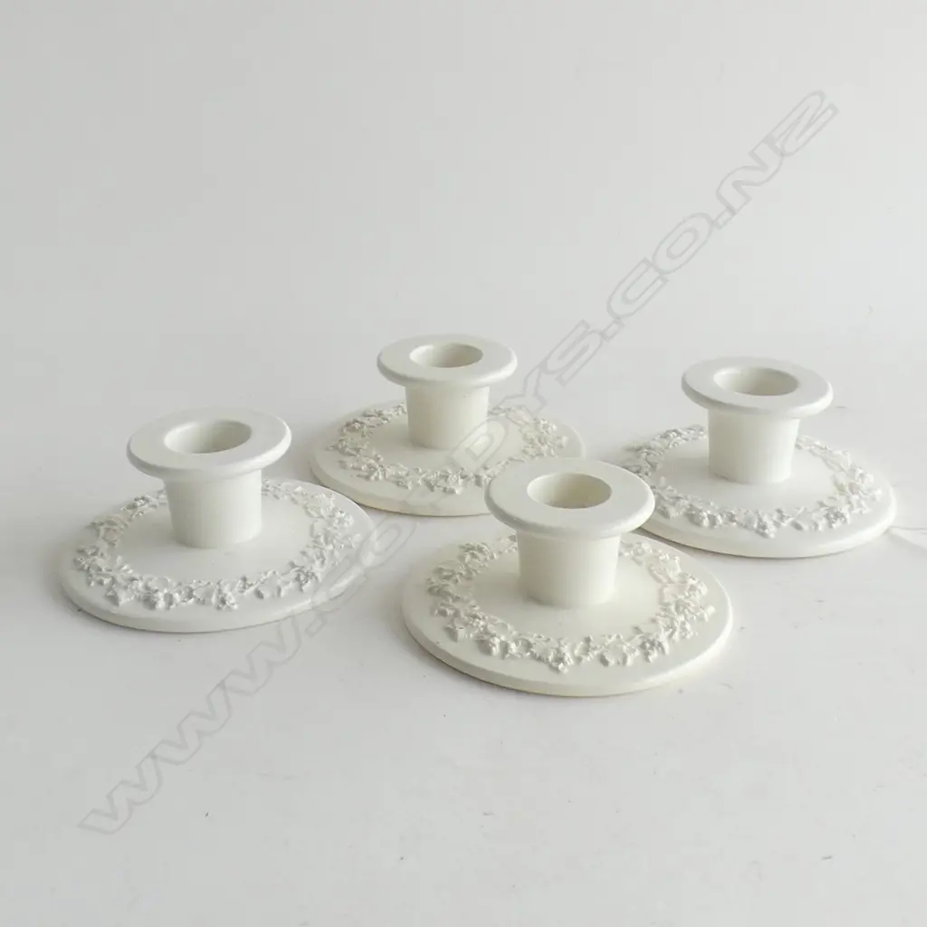 4 WEDGWOOD EMBOSSED QUEENSWARE CANDLE HOLDERS H 45MM Image 1++