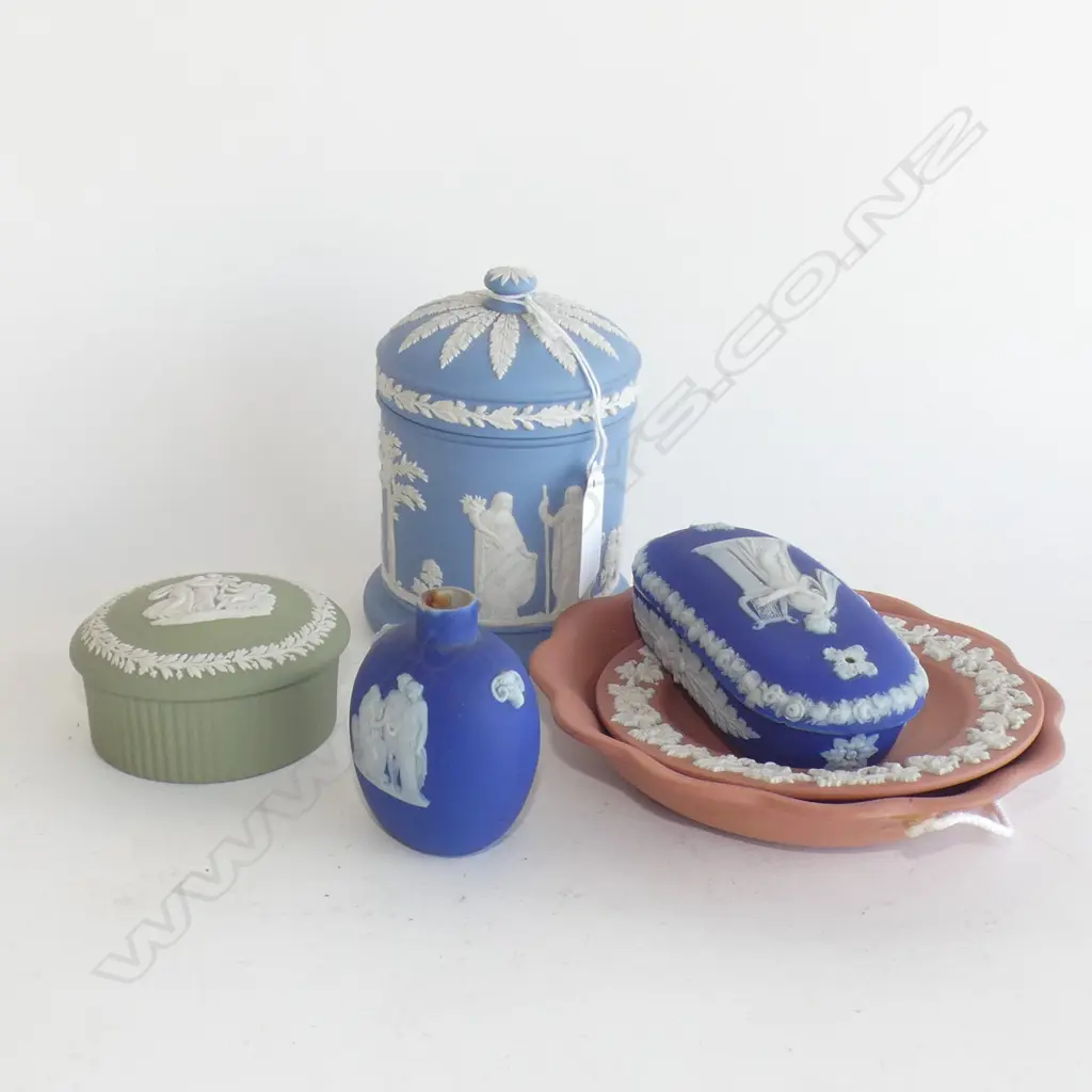 6 PCES ASST. WEDGWOOD JASPERWARE; BLUE, GREEN & TERRACOTTA Image 1++