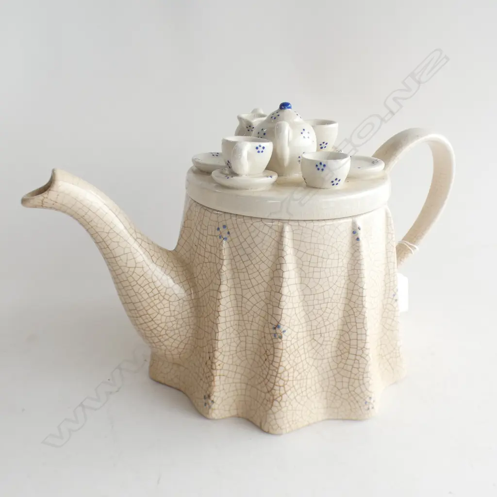 LG TEA COUNCIL COLLECTION 1988  NOVELTY TEAPOT EXTENSIVE DARK CRAZING H190MM Image 1++