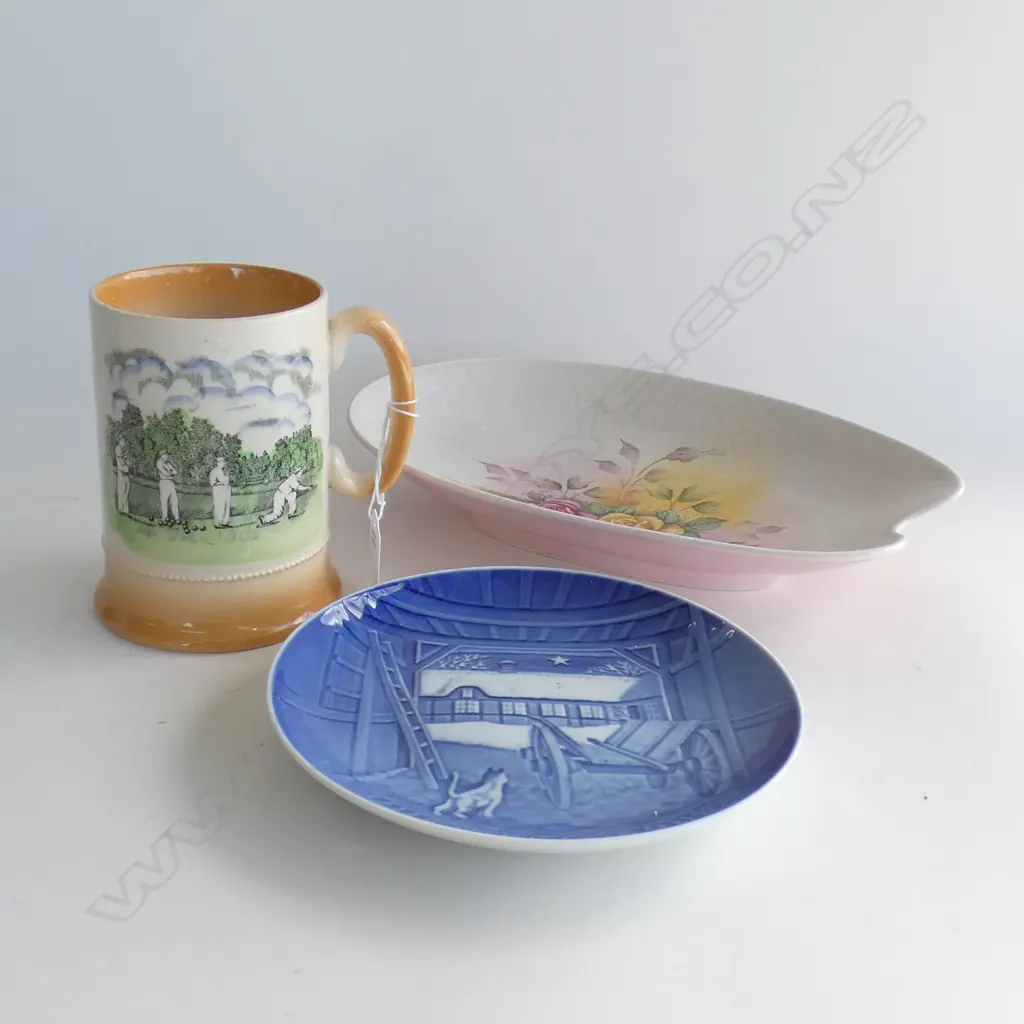 AN ARTHUR WOODS SPORTS SERIES ROYAL BRADWELL BOWLING MUG. H.130mm Image 1++