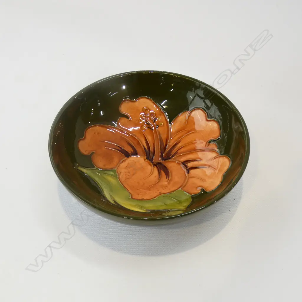 MOORCROFT DISH.GREEN HIBISCUD PATTERN 115MM DIA 40MM HIGH Image 1++