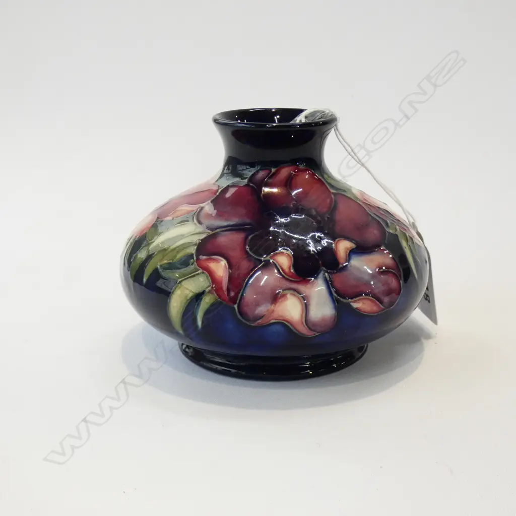 WALTER MOORCROFT SQUAT VASE.HIBISCUS PATTERN 80X100MM  Image 1++